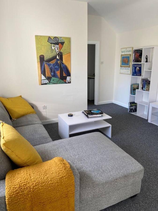 Town House In Ideal Location Central Эннискиллен Экстерьер фото