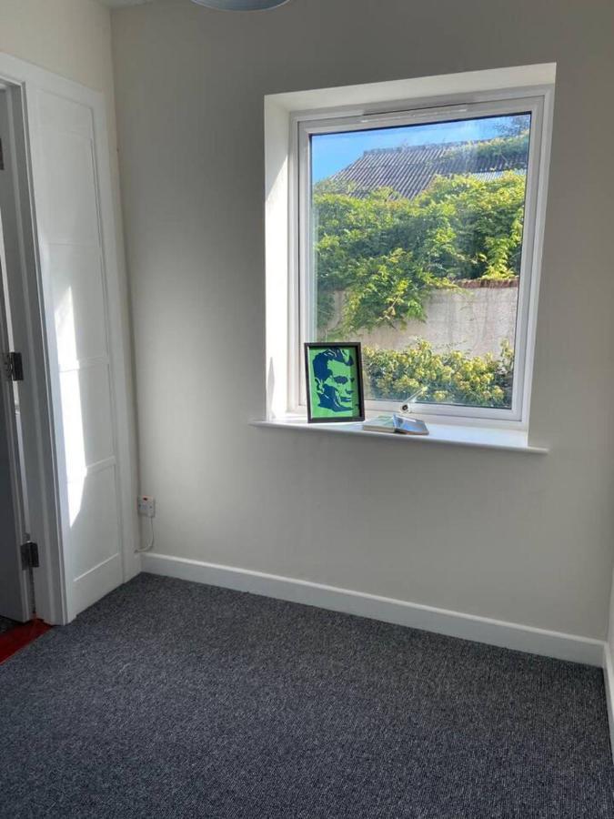 Town House In Ideal Location Central Эннискиллен Экстерьер фото